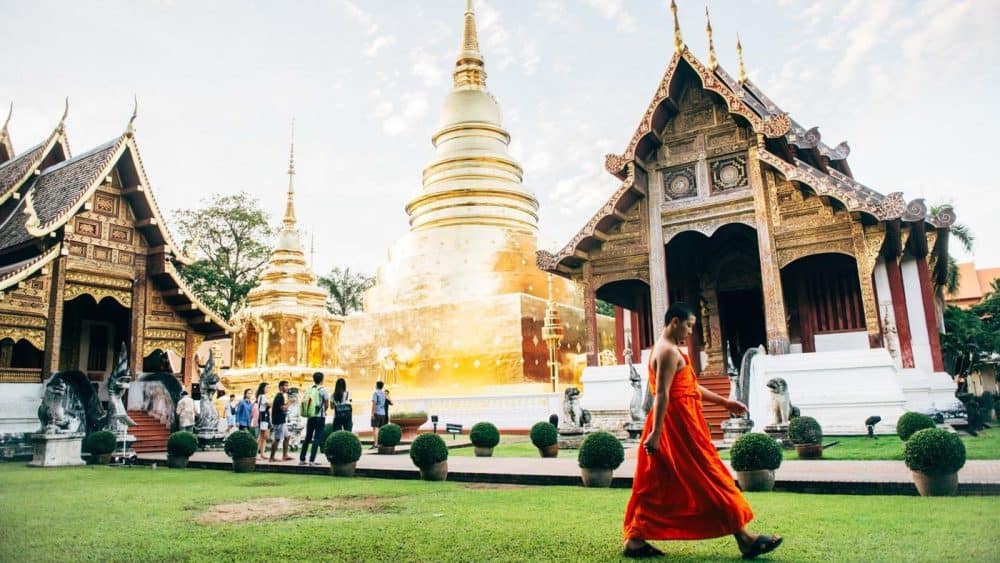 Unbedingt empfehlenswert: ein Gespräch mit einem thailändischen Mönch.