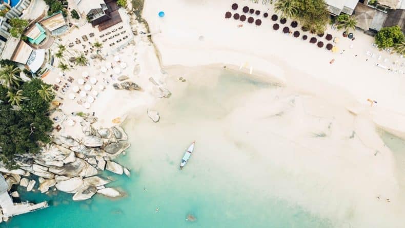 Unser Lieblingsstrand auf Koh Phangan aus der Luft: Thong Nai Pan Noi.