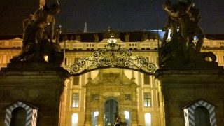 Der Titanen Eingang zur Prager Burg