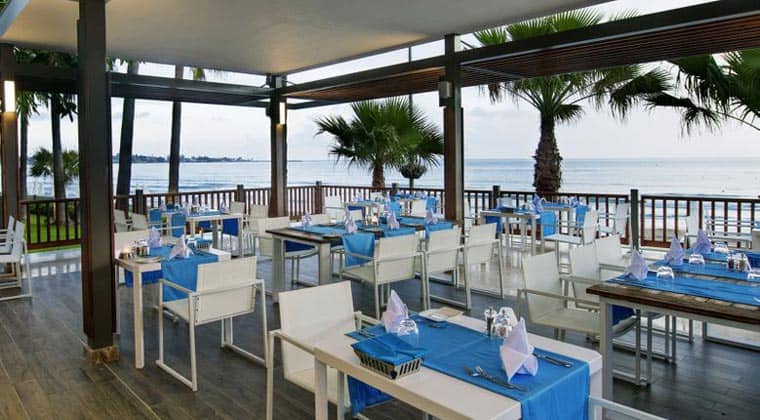 hotel acanthus cennet barut collection in der türkei restaurant mit blick aufs meer