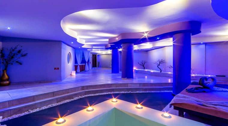 Der Wellnessbereich mit Whirlpool und Sauna im Hotel TUI SUNEO Costa Mare Suites in der Türkischen Ägäis in Marmaris