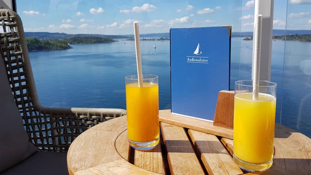 Erfrischung in der Außenalster Bar