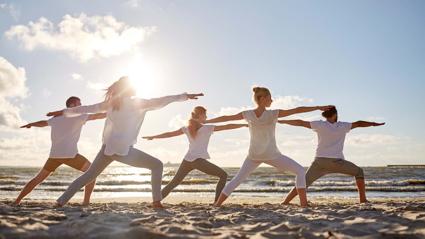 Yoga am Strand ist doch viel besser und entspannender als daheim!