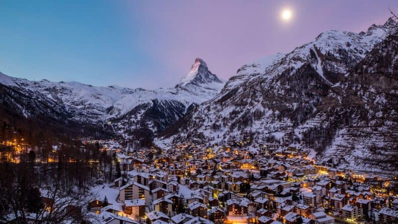 Blick auf Zermatt und das Matterhorn (Copyright: Tatiana Lazareva/Shutterstock)