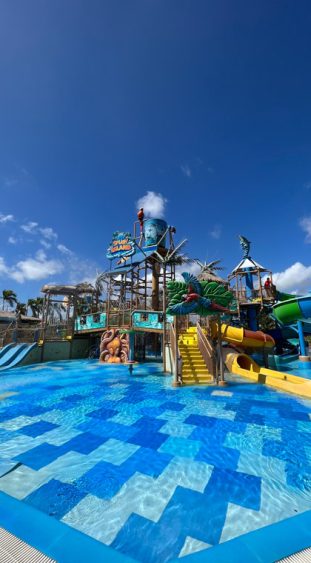 Der Aquapark im Hotel Lopesan Costa Bavaro Resort Spa und Casino in Punta Cana in der Dominikanischen Republik.