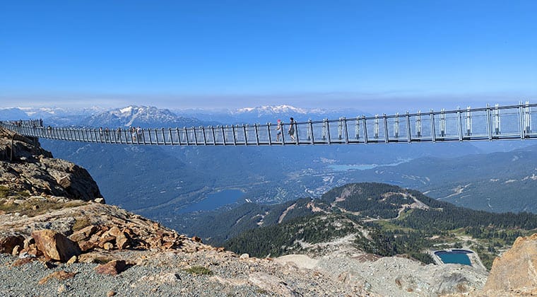 Blick auf die Cloudraker Skybridge, British Columbia, Kanada