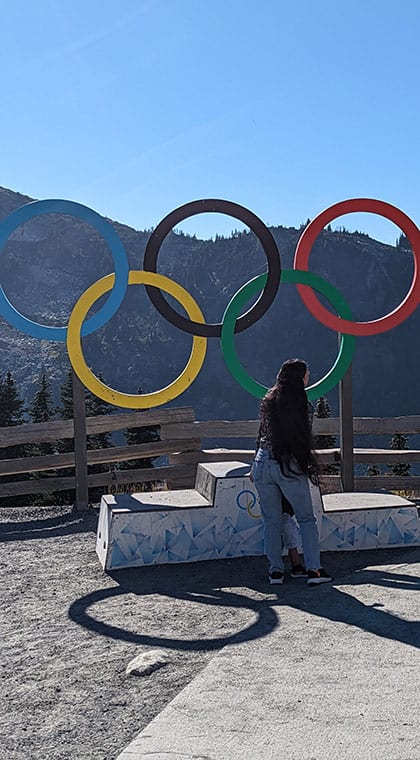 Blick auf das Olympia Zeichen auf dem Gipfel des Whistler Mountains, Kanada