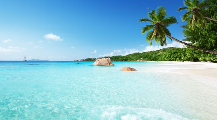 Der wunderschöne Strand von Anse Lazio auf der Insel Praslin, Seychellen