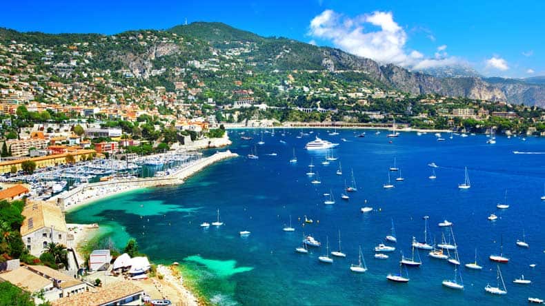 Nizza an der Côte d'Azur in Frankreich, ist die fünftgrößte Stadt Frankreichs.