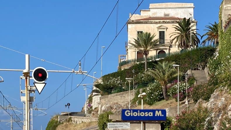 Bahnstation in Italien in Marina di Gioiosa Ionica