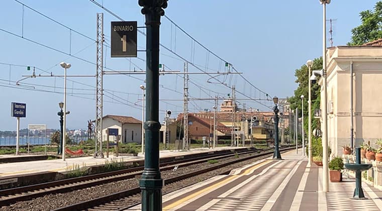 Der Bahnhof von Taormina in Sizilien, Italien.