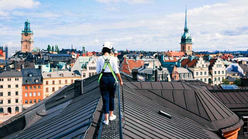 Wanderung über den Dächern Riddarholms, Stockholm, Schweden