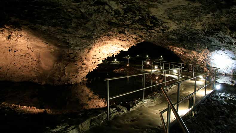 Blick auf das unterirdische Reich von Kaiser Friedrich Barbarossa I., Naturpark Kyffhäuser, Harz, Deutschland.