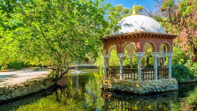Der wunderschöne Parque de María Luisa grenzt direkt an die Plaza de España in Sevilla.