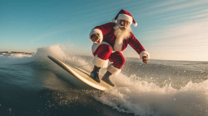 Weihnachtsmann auf einem Surfbrett