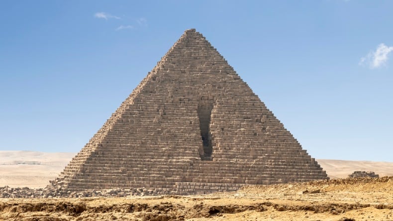 Blick auf die Mykerinos-Pyramide, Kairo, Ägypten.
