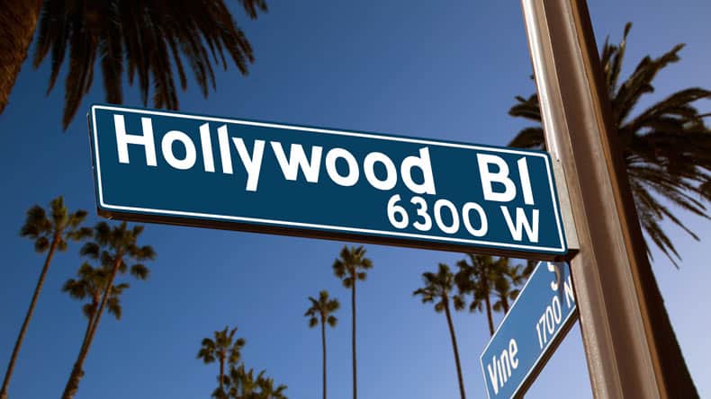 Straßenschild mit dem Schriftzug: Hollywood, Kalifornien.