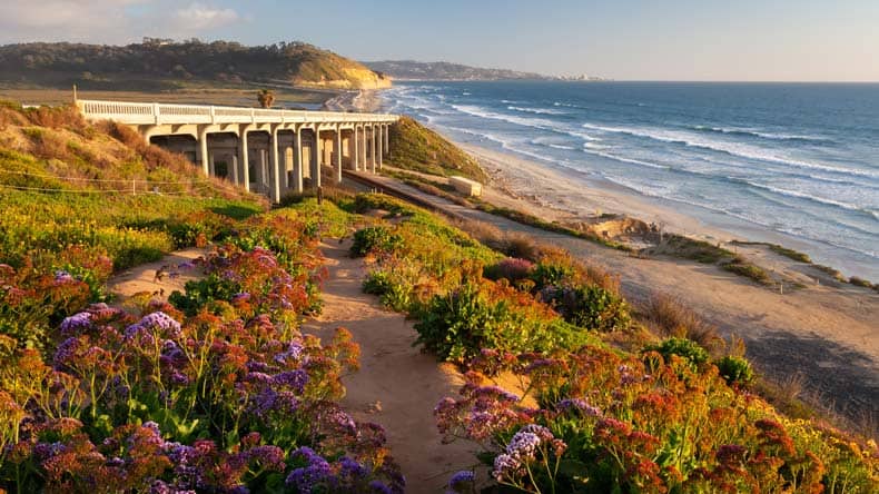 Blick auf die wundervolle Landschaft mit Strand und Meer von San Diego, Kalifornien.