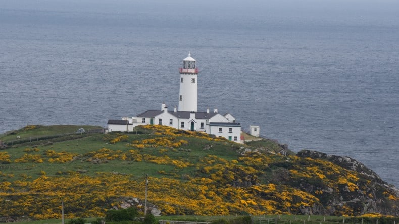 Der Leuchtturm Fanad Head auf der Halbinsel Fanad in Nordirland.