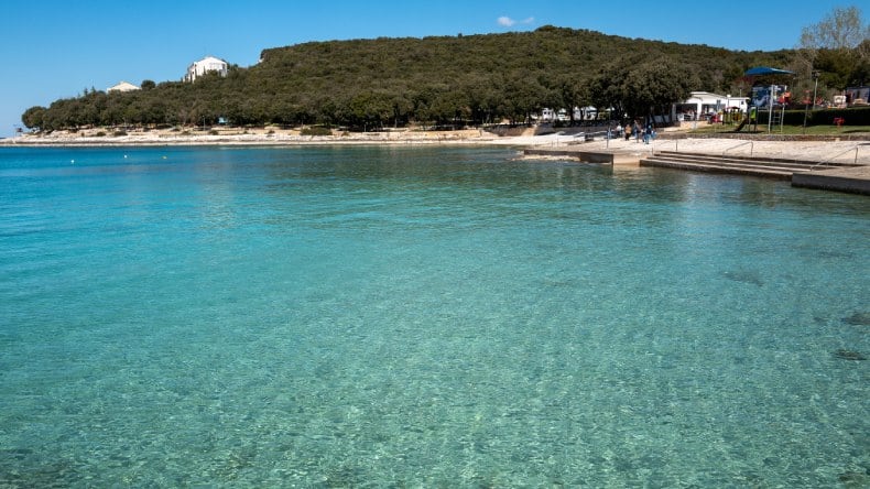 Blick auf den Strand Koversada, Istrien, Kroatien