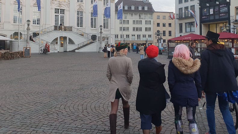 Jecken in den Straßen von Bonn