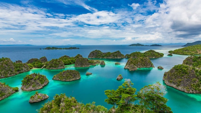 Raja Ampat ist ein Archiepel, dass aus 1800 Inseln besteht und zu Indonesien gehört.