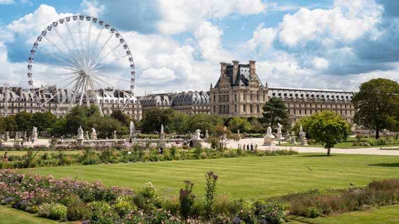 Jardin des Tuileries, ehemaliger Schlossgarten in Paris, ist heutzutage ein öffentlicher barocker Park.