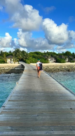 Nele auf dem Wassersportsteg.