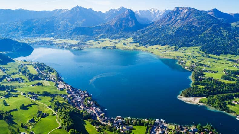 Blick auf den Wolfgangsee in Österreich