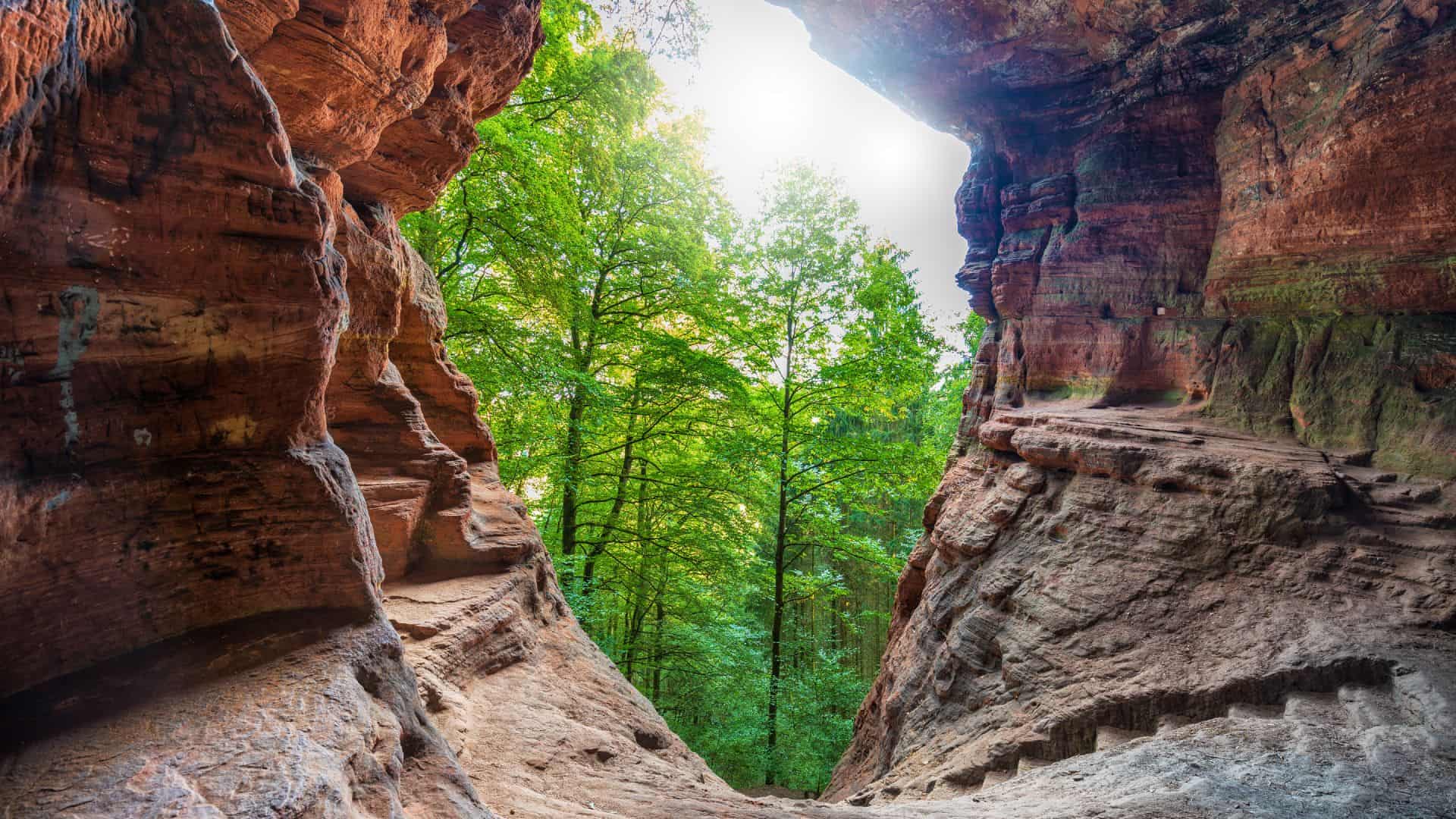 Die beliebtesten Höhlen und Schluchten