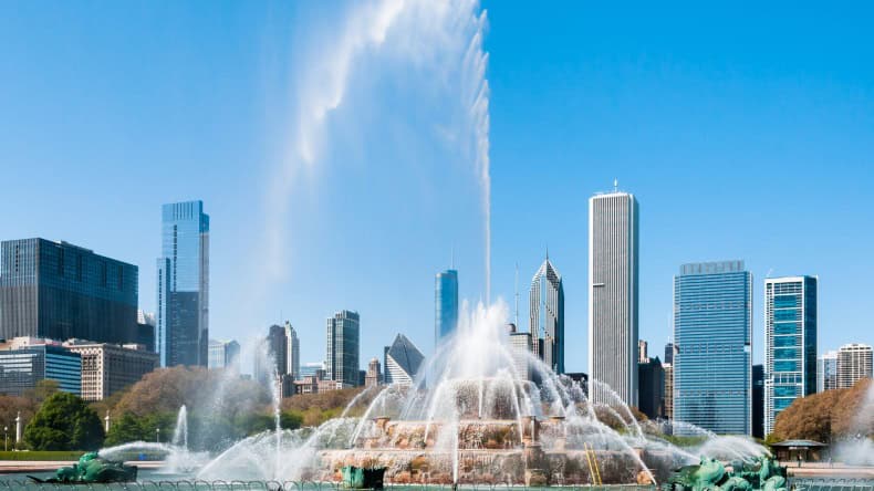 Beeindruckender Brunnen: Buckingham Fountain Grant Park in Chicago.