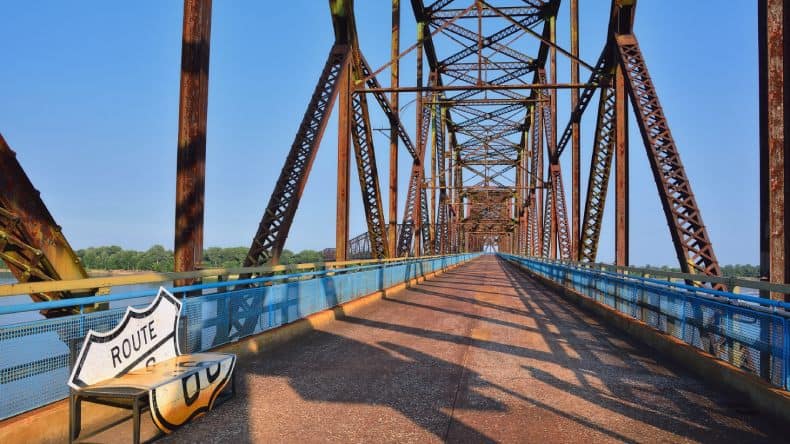 Wunderschöne Brücke: Die Chain of Rocks Bridge Mississippi in den USA.