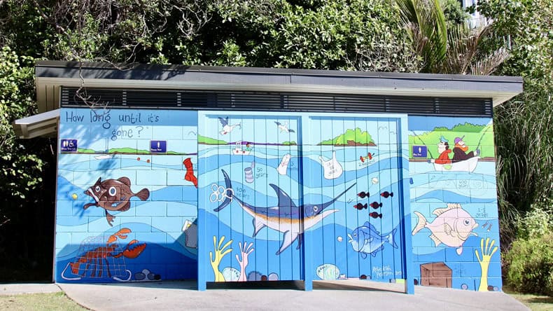 Bemalte öffentliche Toilette in Neuseeland