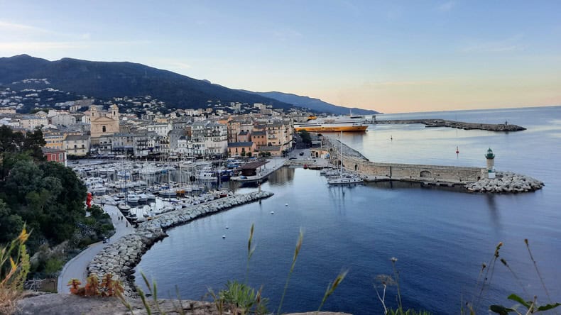 Der Hafen von Bastia auf Korsika