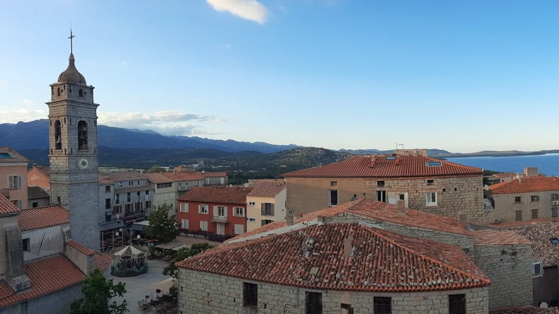 Über den Dächern von Porto Veccio