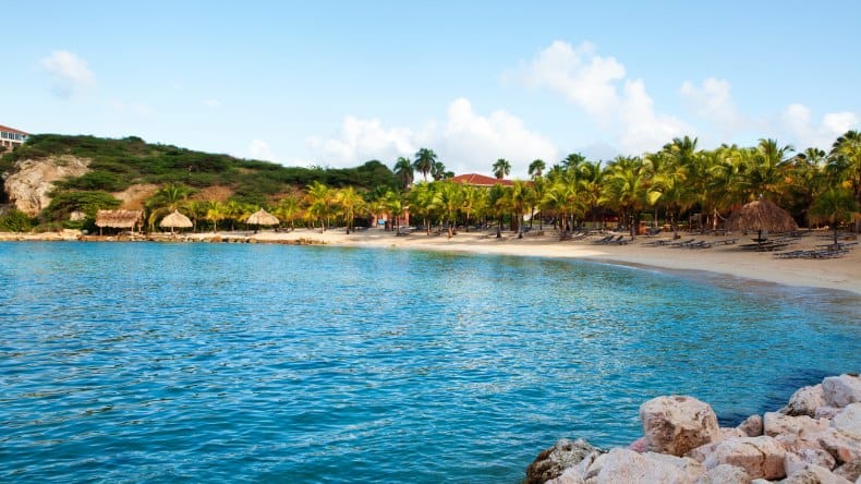 Blick auf den Strand Blue Bay Beach, Curacao