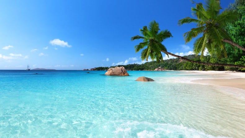Insel Praslin mit dem Traumstrand Anse Latzio.