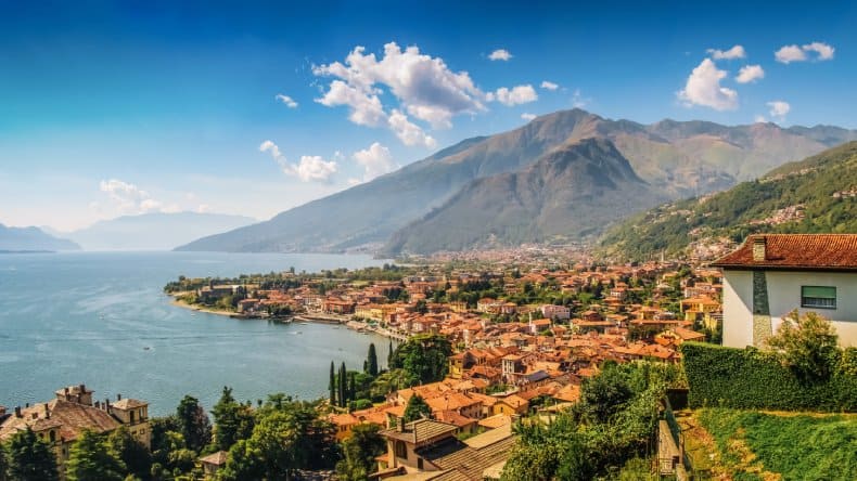 Comer See, Wasser, Berge, Häuser