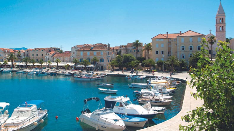 Hafen Supetar in Kroatien mit Booten