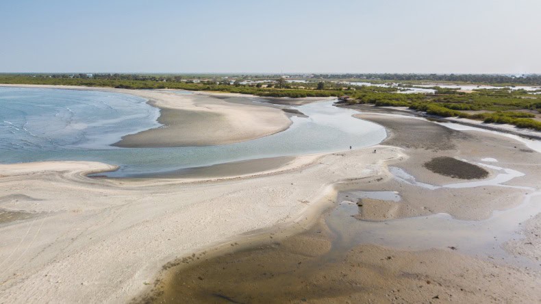 Blick auf den Strand Cape Point und das grüne Hinterland, Gambia