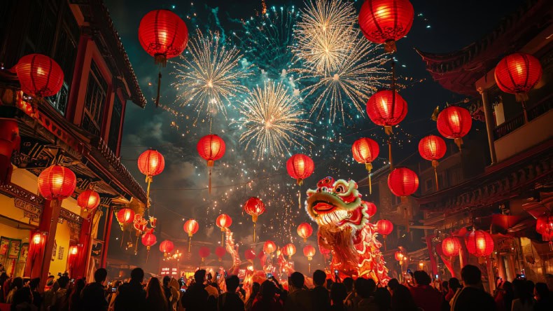 Chinesisch Neujahr Fest in den Straßen von China, Chinesischer Löwe, Rote Laternen, Menschenmassen, Feuerwerk