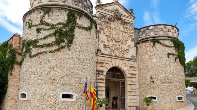 Blick auf El Pueblo Español de Mallorca