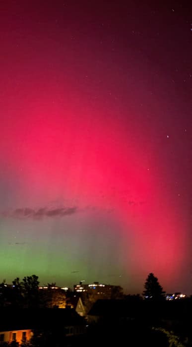 Pink-grüne Polarlichter über Hannover-Bothfeld, Deutschland