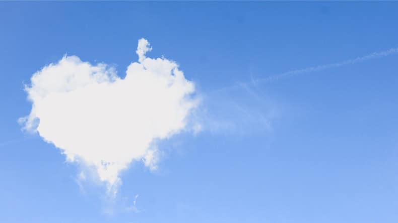 Wolkenherz am Himmel
