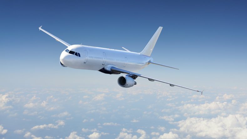 Flugzeug am Himmel