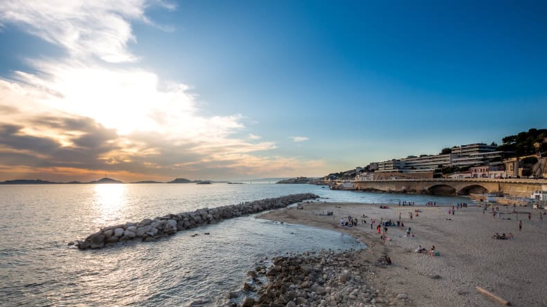 Plage du Prophète, Strand, Meer, Stadt im Hintergrund