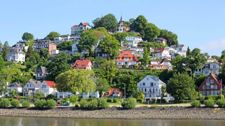 Der exklusive Stadtteil Hamburg-Blankenese ist bekannt für seine Villen und steilen Gassen.