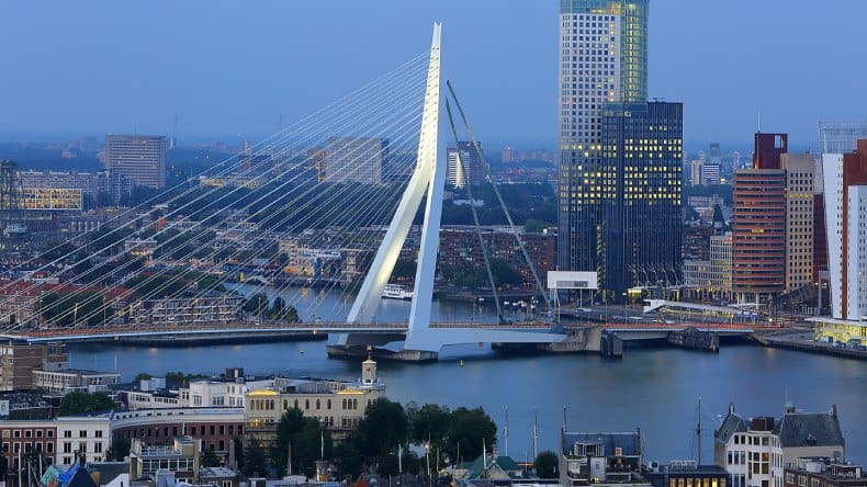 Blick auf die Erasmusbrücke