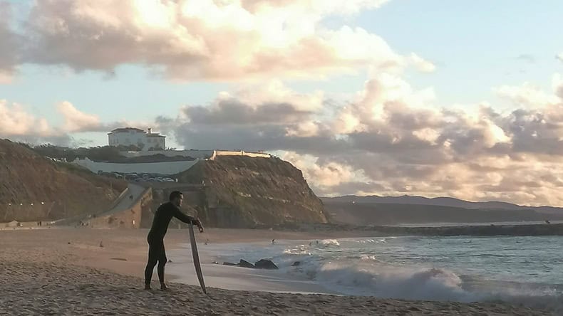 Surfer am Strand von Ericeira