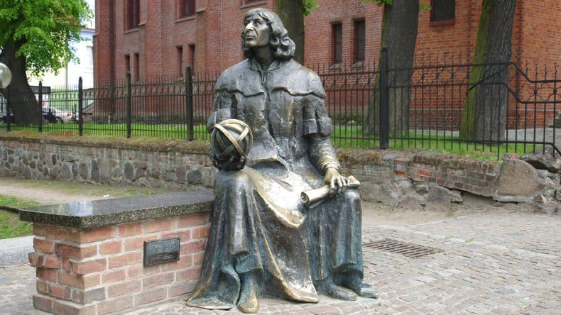 Die Statue von Kopernikus in der Altstadt Olsztyn, Polen